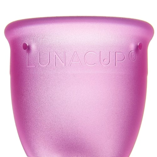 LUNACUP logo auf der Menstruationstasse