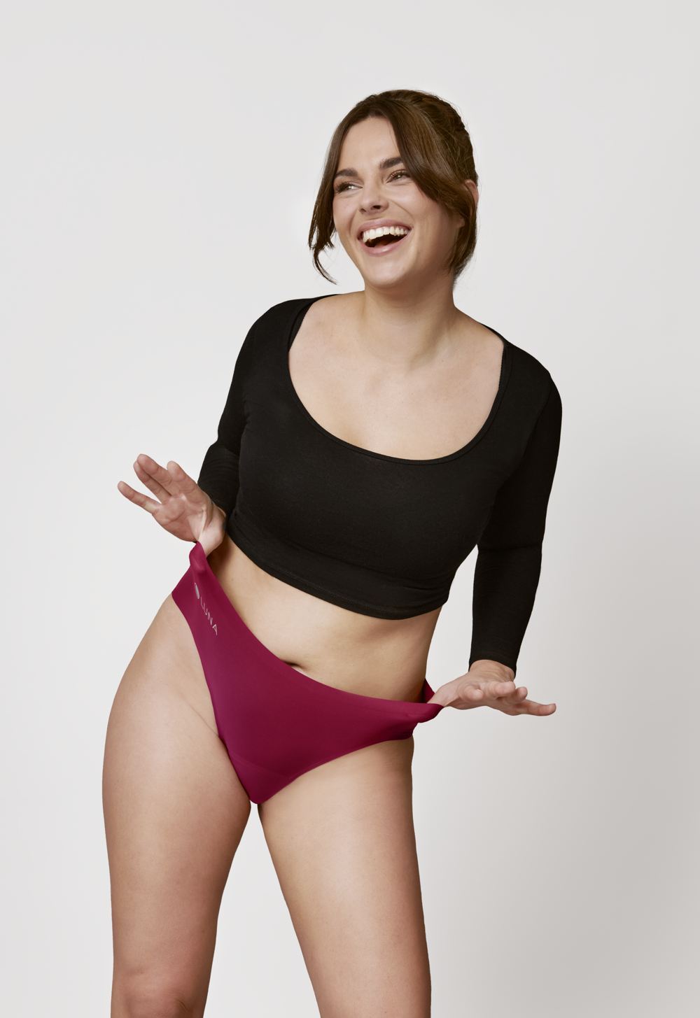 Menstruační kalhotky LUNA+ barva bordó, vysmátá modelka